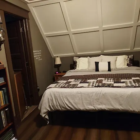 The Katherine Holle House-2